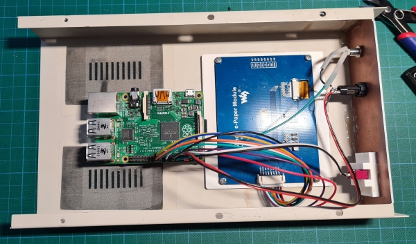 Bild "Elektronik:Backup-Station_Verdrahtung.jpg"