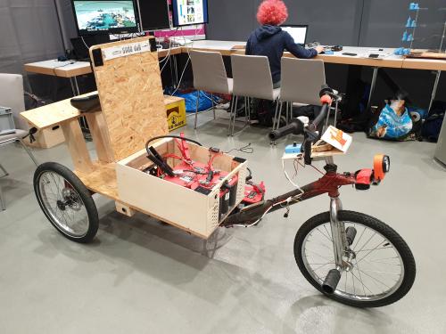 Bild "Events:MakerFaire2019_fahrzeug.jpg"