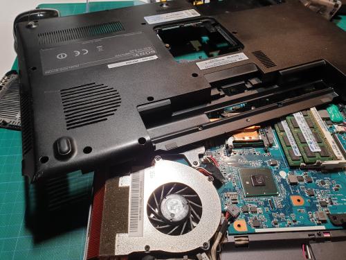 Bild "Hacks:VAIO-Schlitze3.jpg"