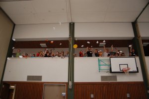 Bild "Technik:Papierflieger_Massenstart.jpg"